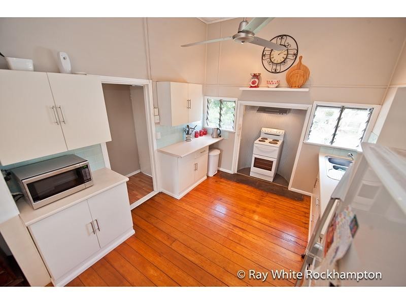 299 East Street, Depot Hill QLD 4700