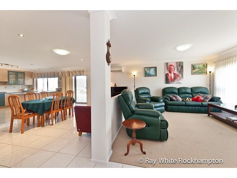 8 Trenwith Terrace, Rockyview QLD 4701