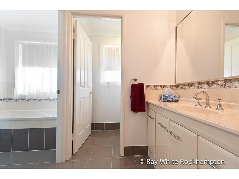 8 Trenwith Terrace, Rockyview QLD 4701