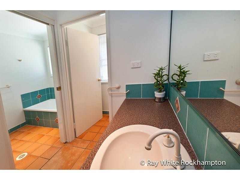 25 Samuel Crescent, Parkhurst QLD 4702