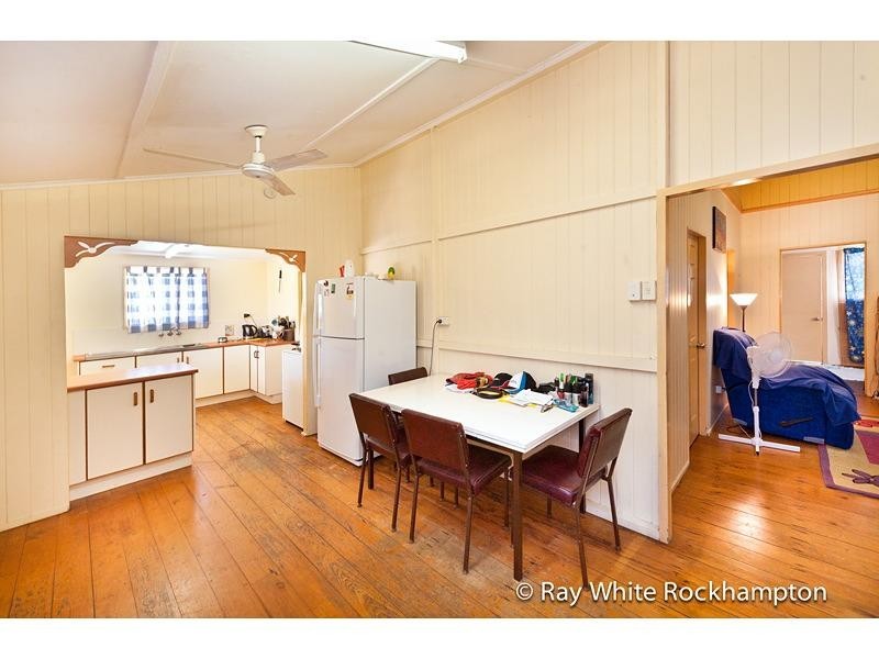 4 Farrell Street, Park Avenue QLD 4701