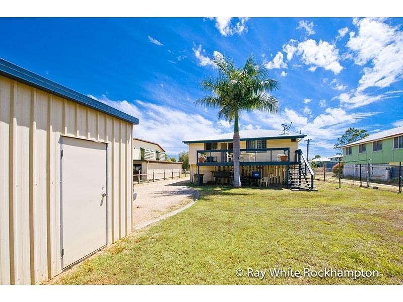 4 Farrell Street, Park Avenue QLD 4701