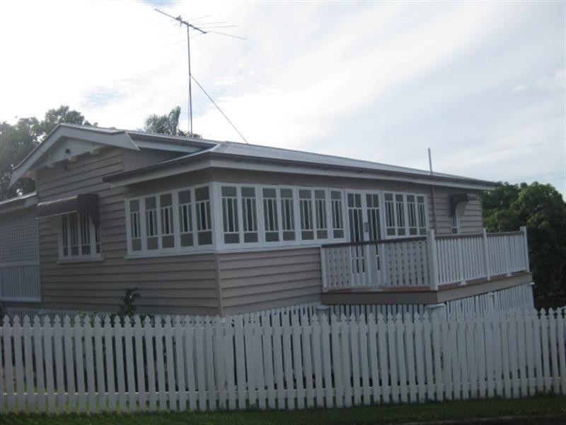8 Dobbs Street, The Range QLD 4700