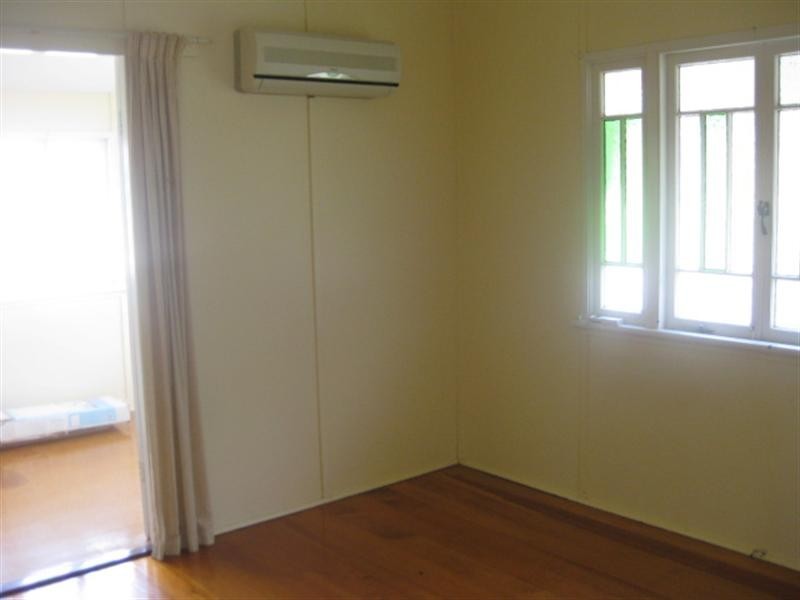 8 Dobbs Street, The Range QLD 4700