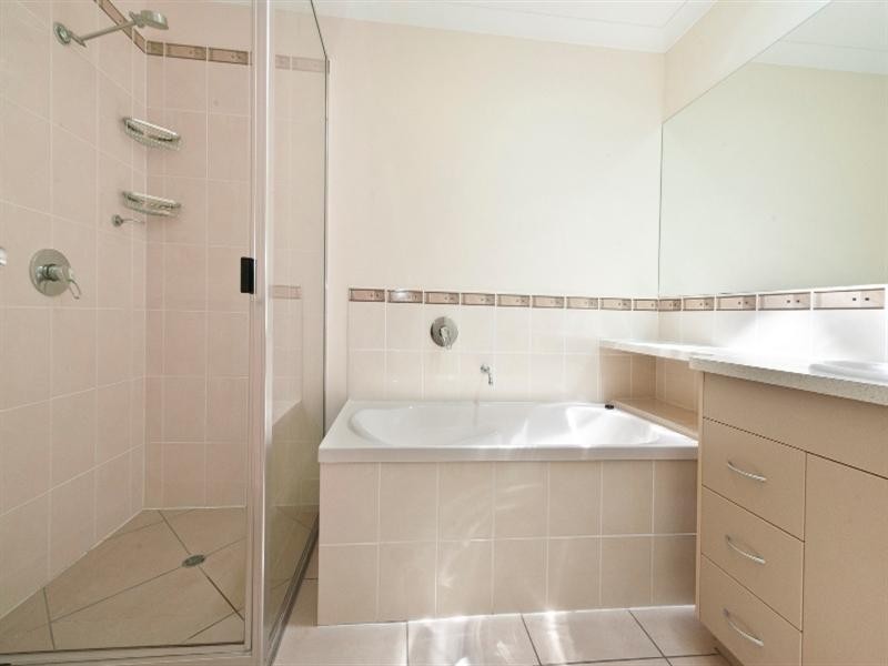 16 Constantia Crescent, Frenchville QLD 4701