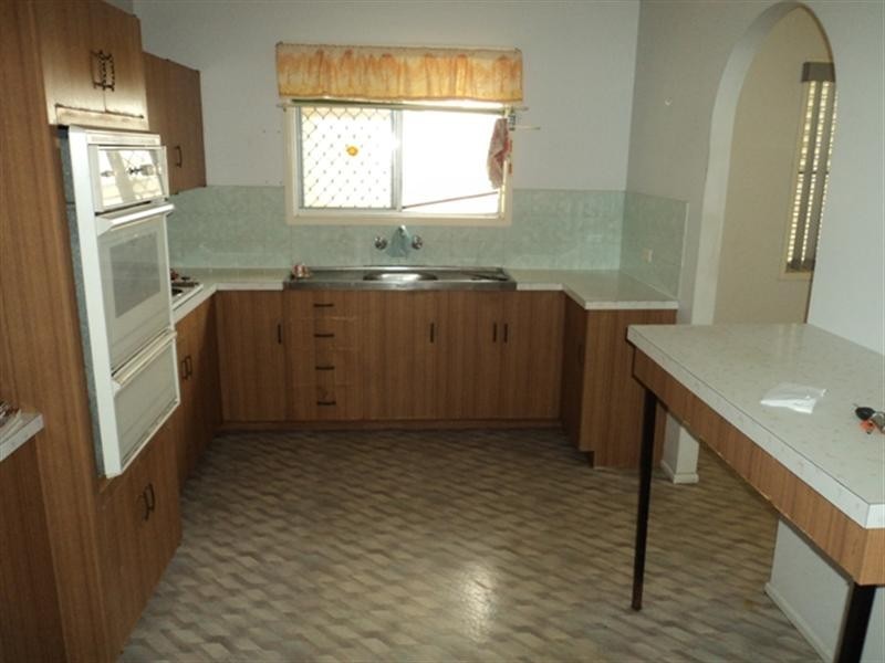 31 Calder Street, Park Avenue QLD 4701