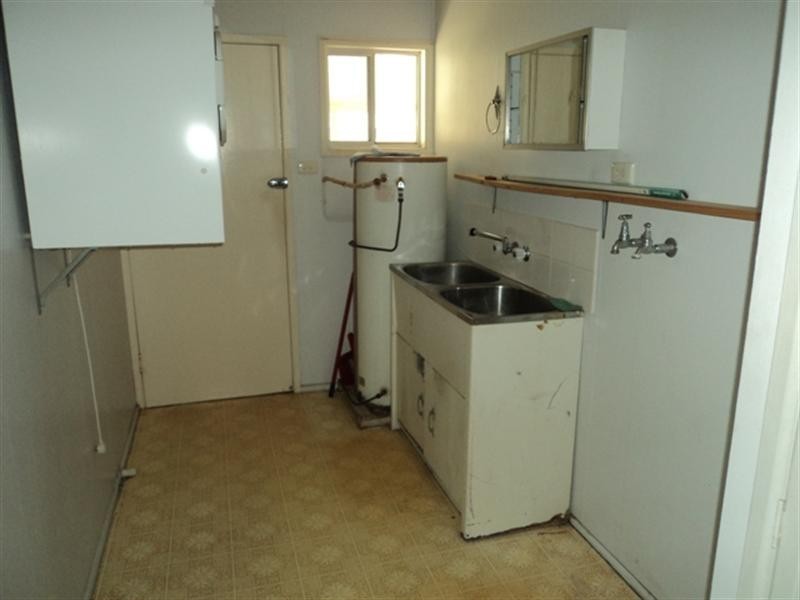 31 Calder Street, Park Avenue QLD 4701