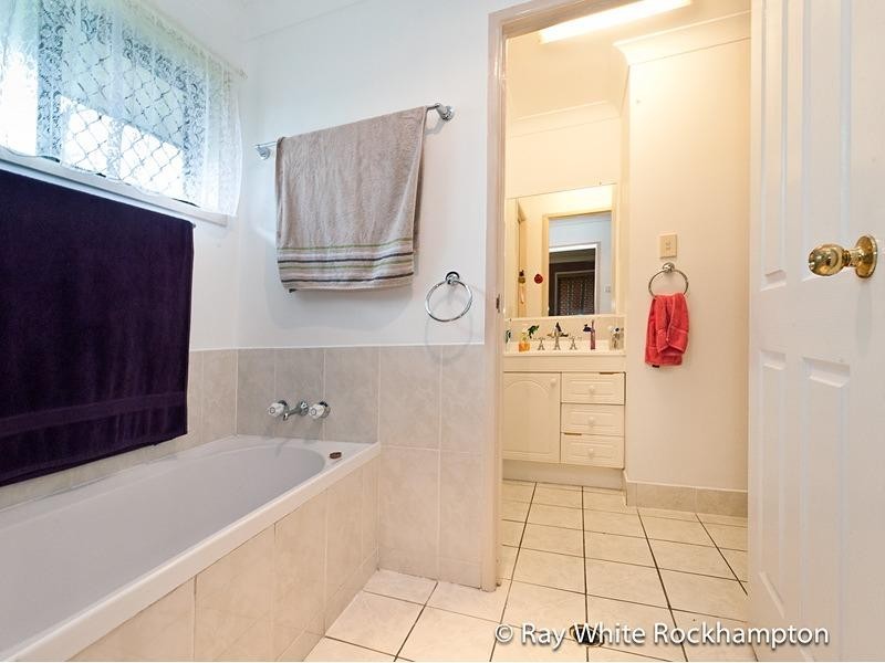 37 Locke Street, Kawana QLD 4701