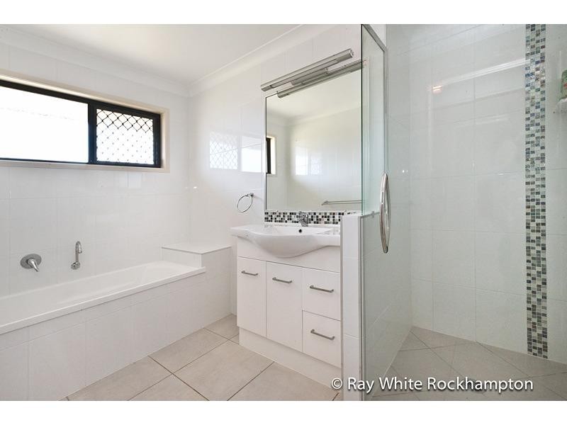 17 Annie Close, Gracemere QLD 4702