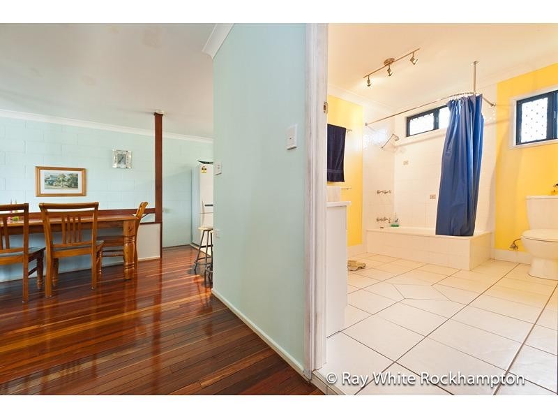 2/132 Main Street, Park Avenue QLD 4701