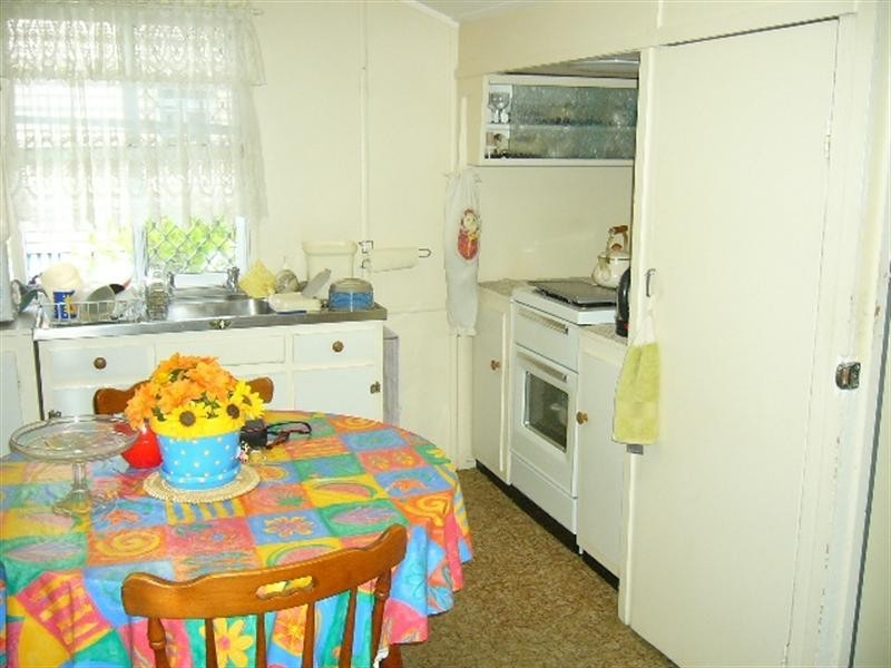 27 Ellis Street, Berserker QLD 4701