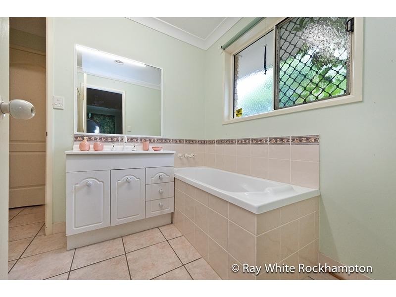 24 Peppermint Drive, Kawana QLD 4701