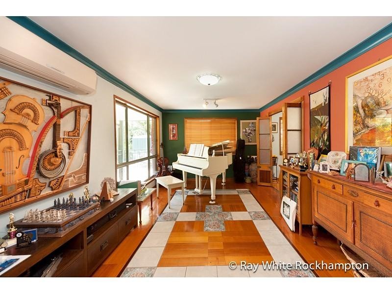 1 Stuart Court, Parkhurst QLD 4702