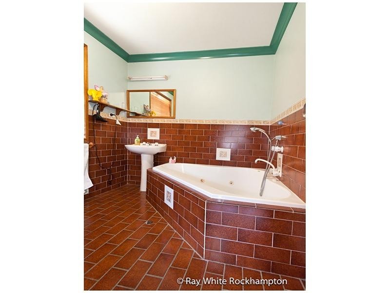 1 Stuart Court, Parkhurst QLD 4702