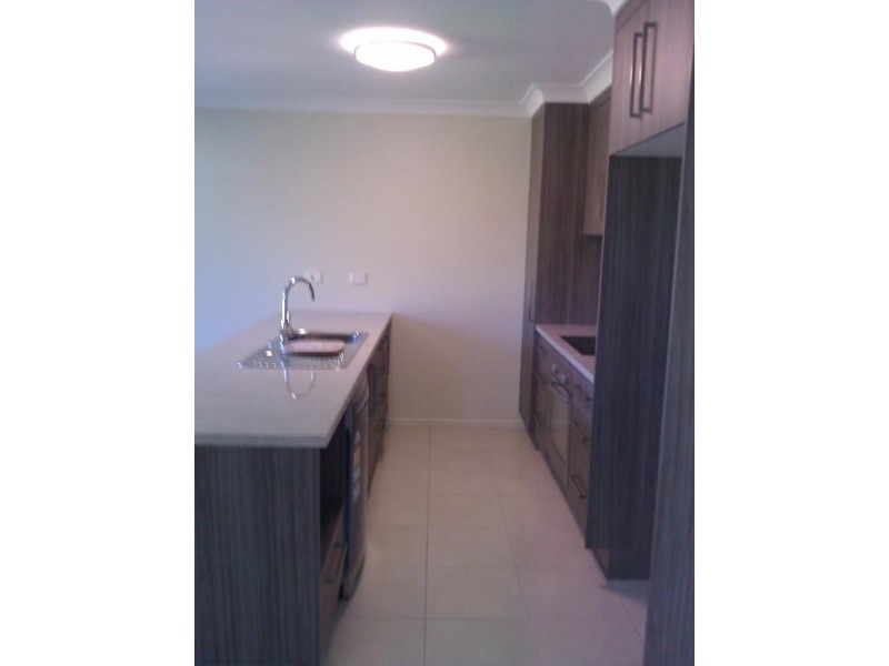 2/224 Ford Street, Berserker QLD 4701