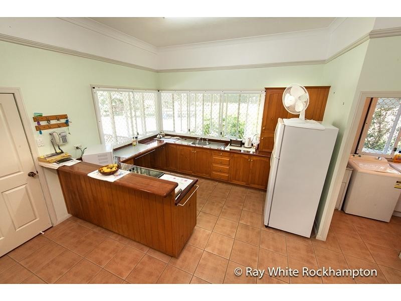 18-20 Bourke Street, Park Avenue QLD 4701