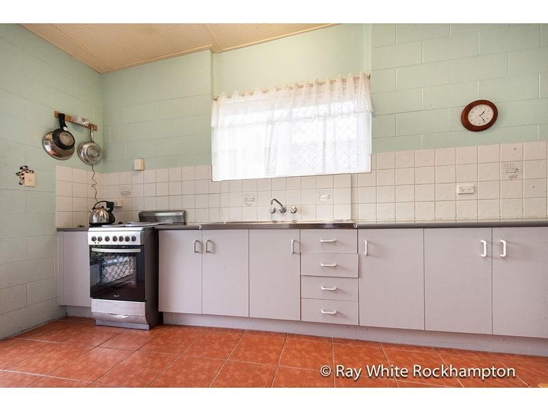 4 Rodger Street, Park Avenue QLD 4701
