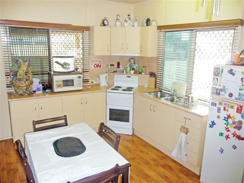 27 Berserker Street, Berserker QLD 4701