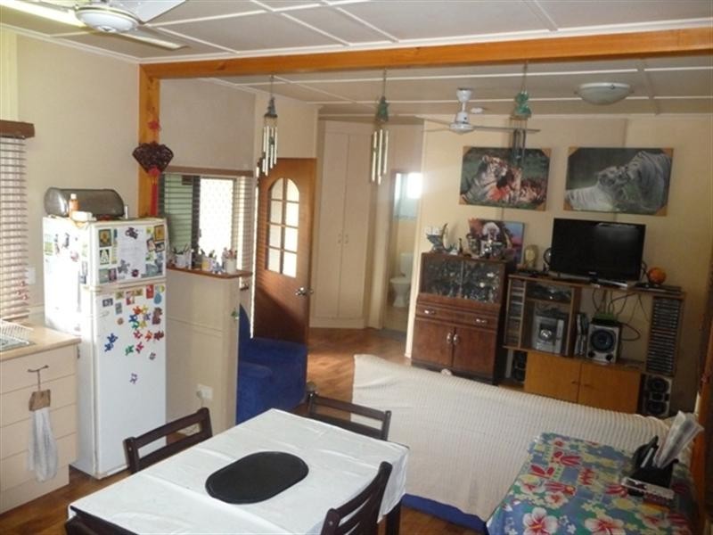 27 Berserker Street, Berserker QLD 4701