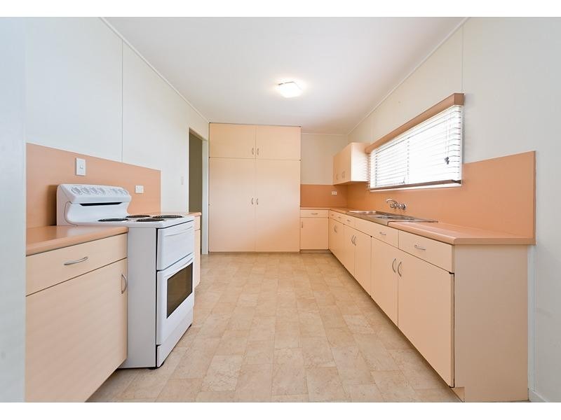 180 High Street, Berserker QLD 4701