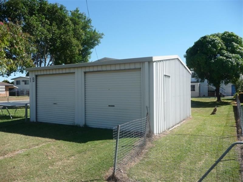 19 Hardy Avenue, Park Avenue QLD 4701