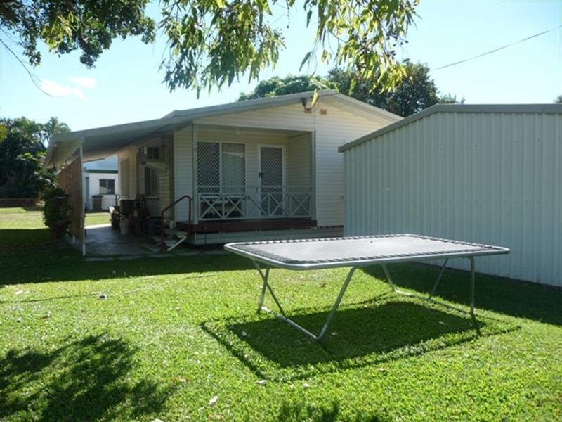 19 Hardy Avenue, Park Avenue QLD 4701