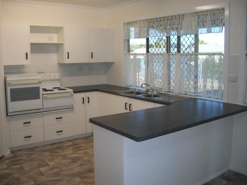 62 Thompson Street, Park Avenue QLD 4701