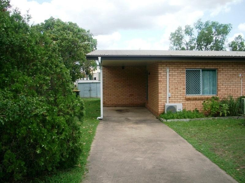 2/235 Farm Street, Kawana QLD 4701