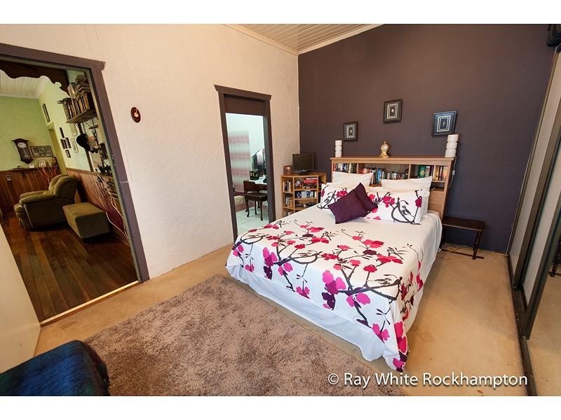 75 Main Street, Park Avenue QLD 4701