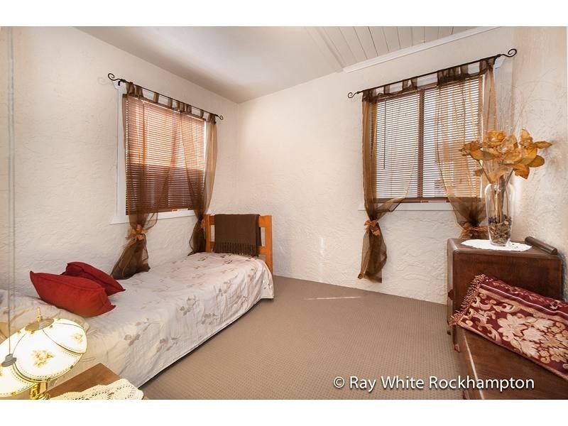 75 Main Street, Park Avenue QLD 4701