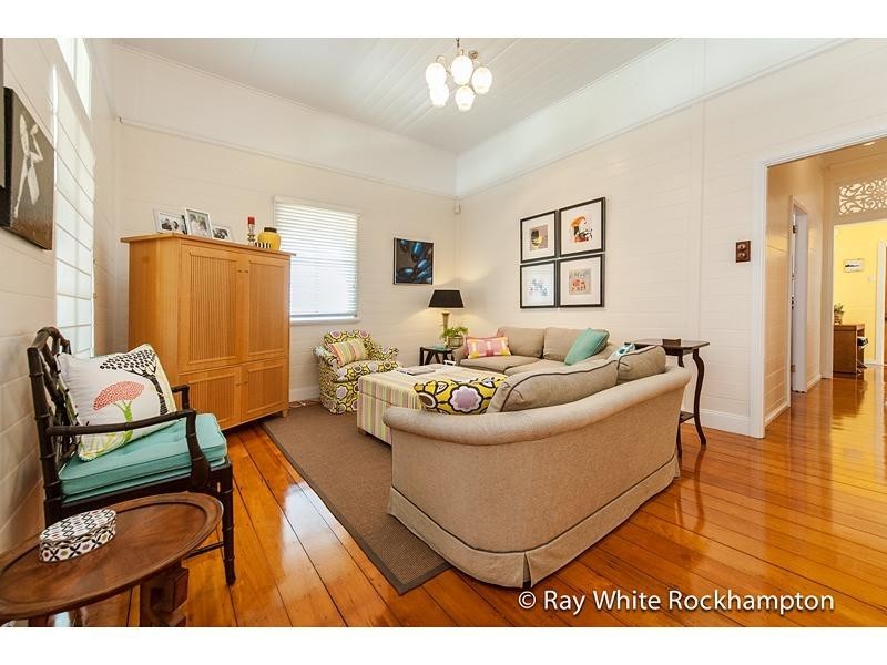 80 Cambridge Street, The Range QLD 4700