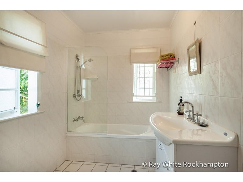 80 Cambridge Street, The Range QLD 4700