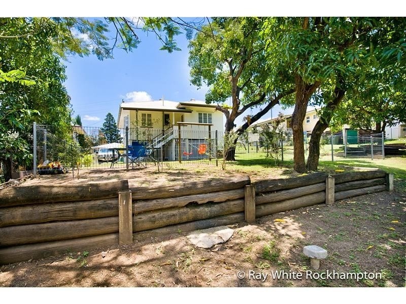8 Kirkellen Street, Berserker QLD 4701