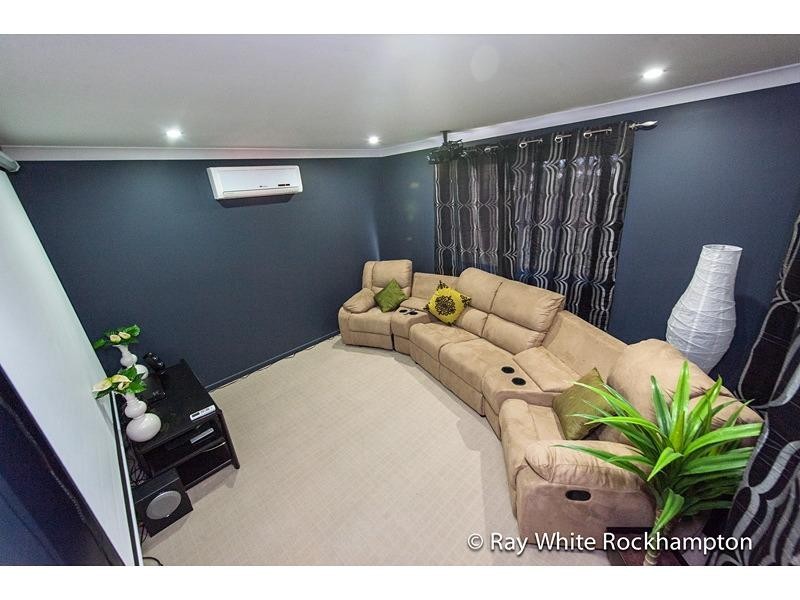 8 Sandy’s Place, Kawana QLD 4701