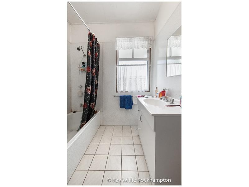 10 Canovan Street, Berserker QLD 4701