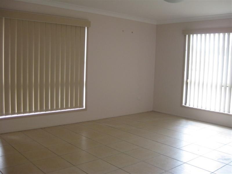 10 Van Haeren Street, Kawana QLD 4701