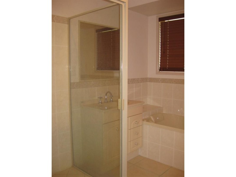 10 Van Haeren Street, Kawana QLD 4701