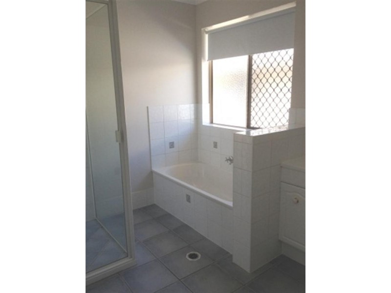 295D Creek Street, Berserker QLD 4701