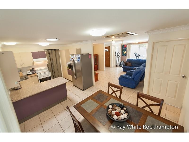 33 Kavanagh Crescent, Koongal QLD 4701