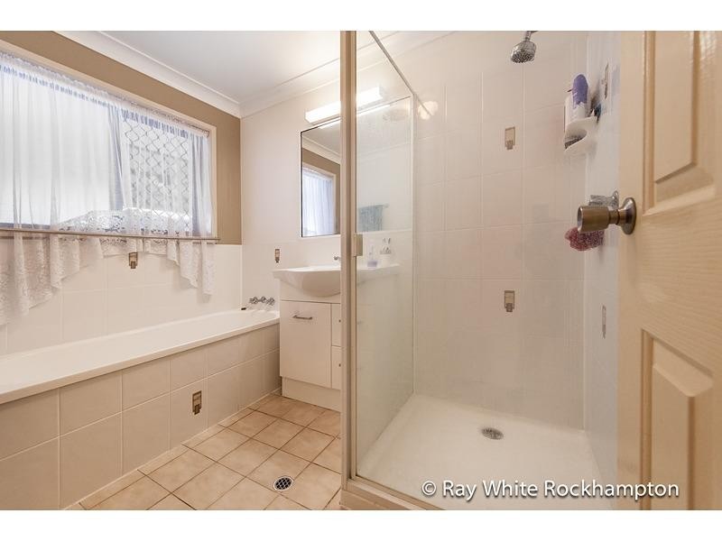 33 Kavanagh Crescent, Koongal QLD 4701