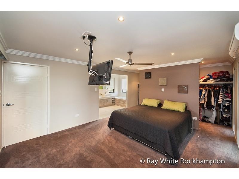 5 Riverside Drive, Parkhurst QLD 4702