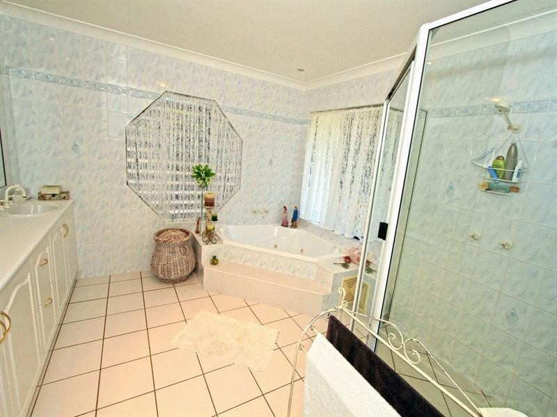 99 Angela Road, Rockyview QLD 4701