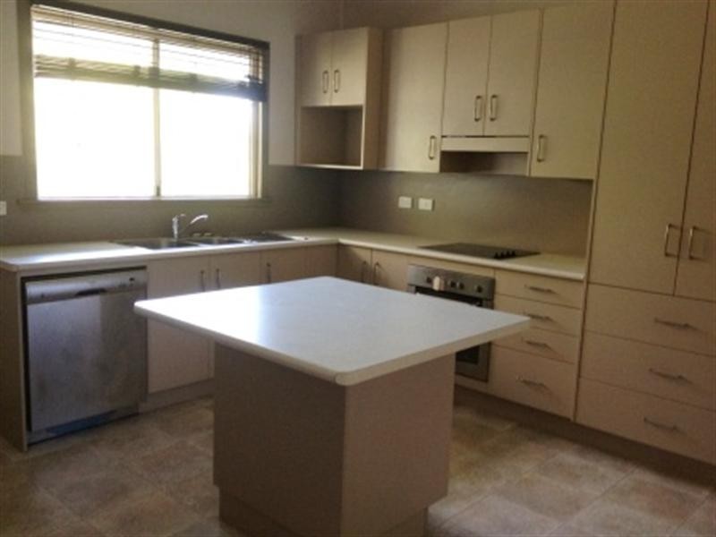 8 Luck Avenue, Wandal QLD 4700