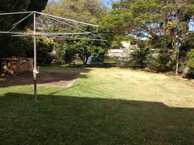 8 Luck Avenue, Wandal QLD 4700