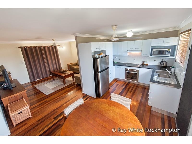 55 Stenlake Avenue, Kawana QLD 4701