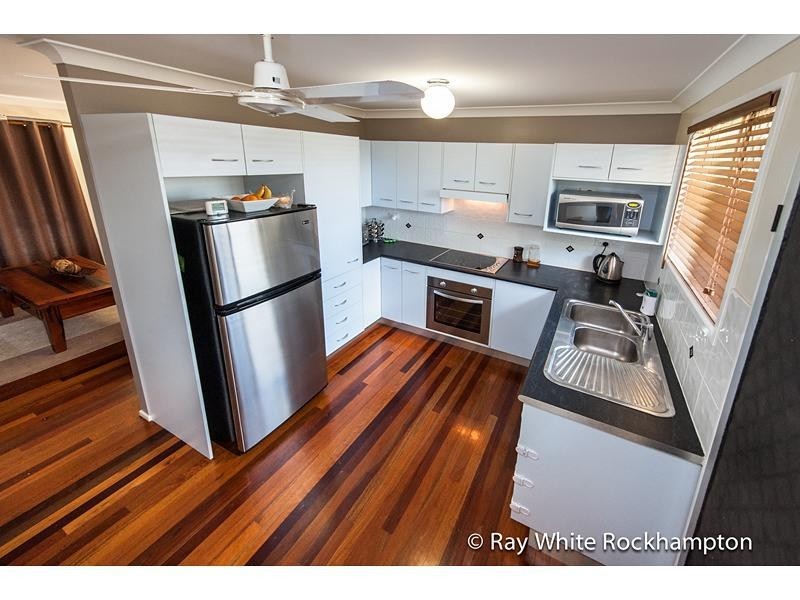 55 Stenlake Avenue, Kawana QLD 4701