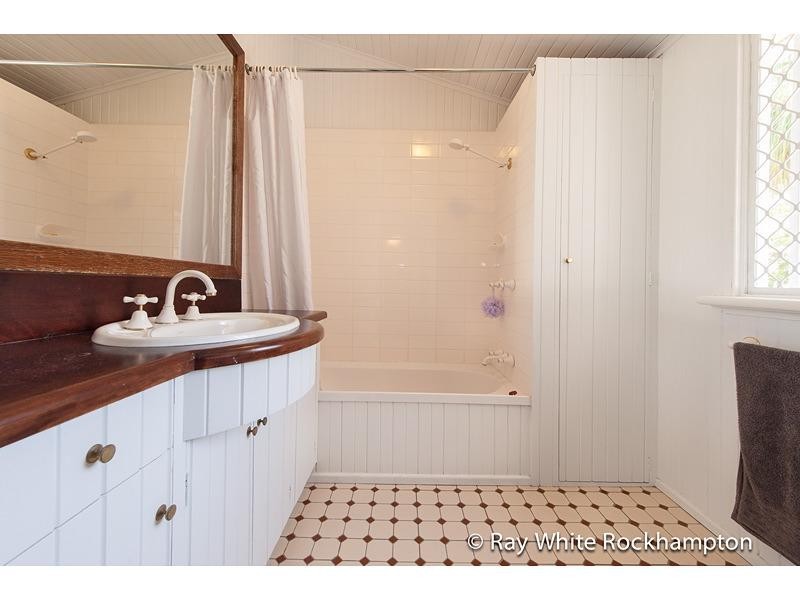 62 Cambridge Street, The Range QLD 4700