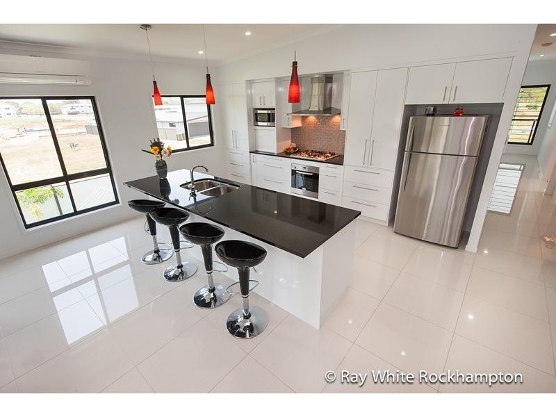 3 Cochrane Place, Kawana QLD 4701