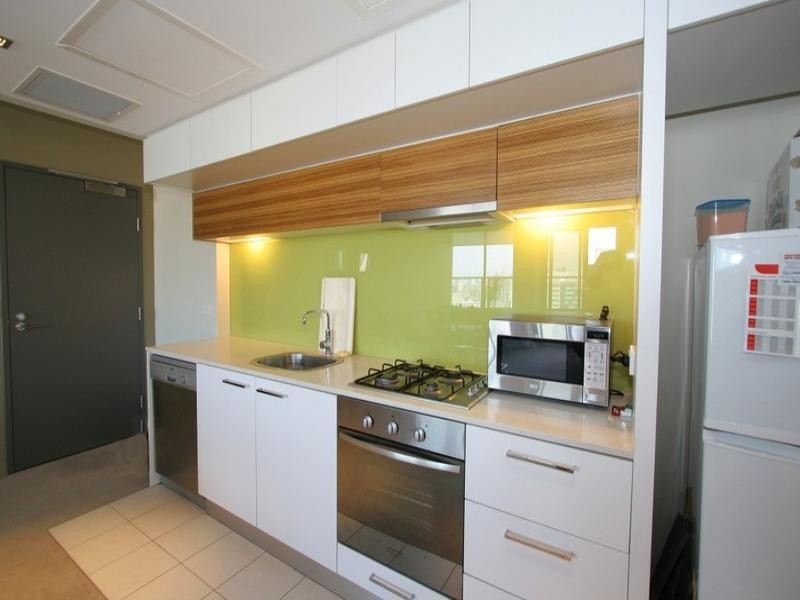 2411/100 Harbour Esplanade, Docklands VIC 3008