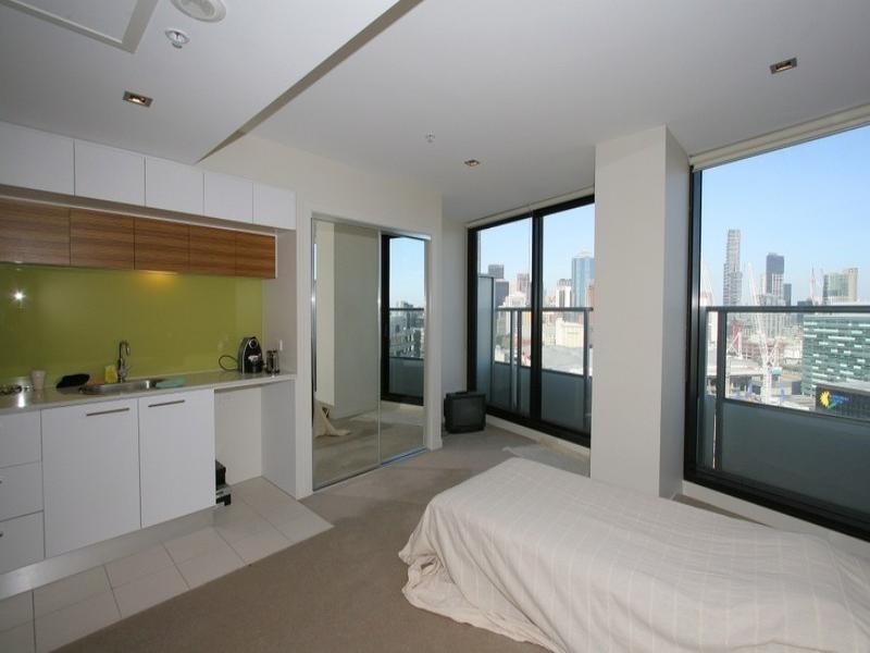 2411/100 Harbour Esplanade, Docklands VIC 3008